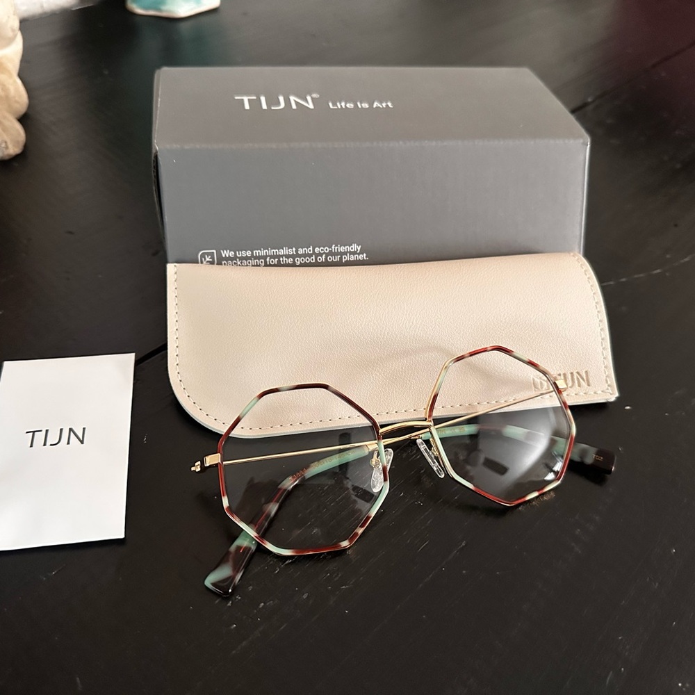 Tortoise Shell Octagonal Glasses - Picture 6 of 7